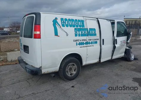 2011 Chevrolet Express 2500 Work Van z USA, uszkodzony, nr VIN 1GCWGFFA4B1129039
